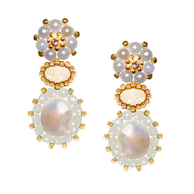 white statement earrings with golden rocailles pearl details and freshwater pearls and jade gemstone