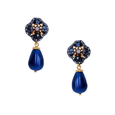 A pair of dark blue elegant earring drops made of natural stones and pearls with Swarovski crystals.