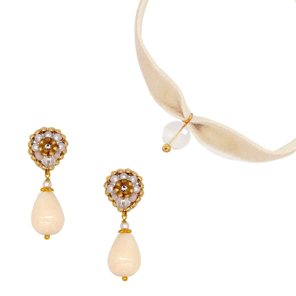 Beige champagne drop earrings made of real stones and pearls and a matching bracelet made of velvet and a natural stone bead.