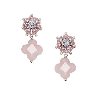A pair of earrings with rose quartz clover drops and pearls with Swarovski crystals.