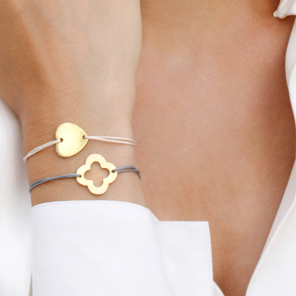 champagne coloured nylon thread bracelet with gold plated heart pendant
