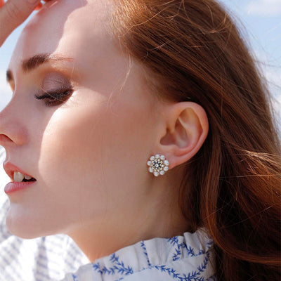 round earstuds with white freshwater pearls and silver beads