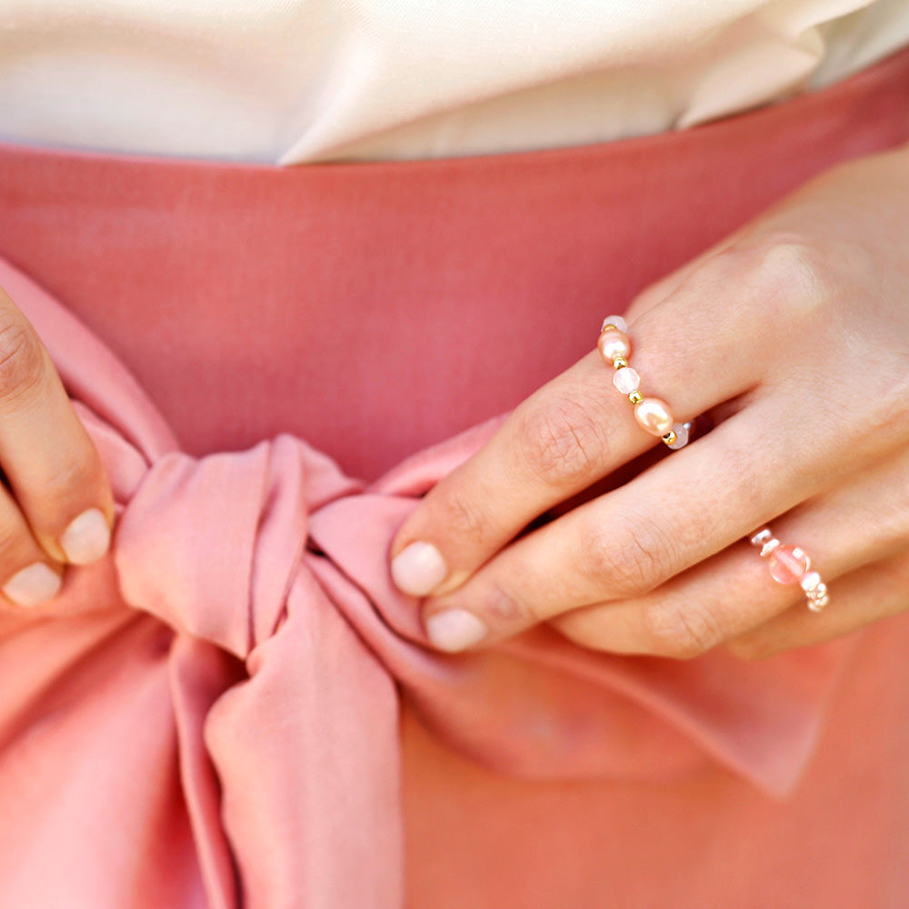 stretch ring with rose quartz, lilac freshwater pearls and gold plated beads