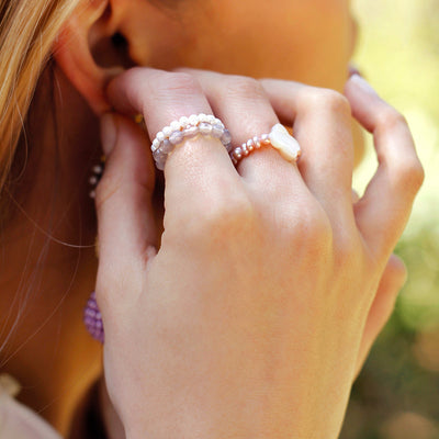 stretch ring out of small lilac freshwater pearls and a white flower shaped nacre