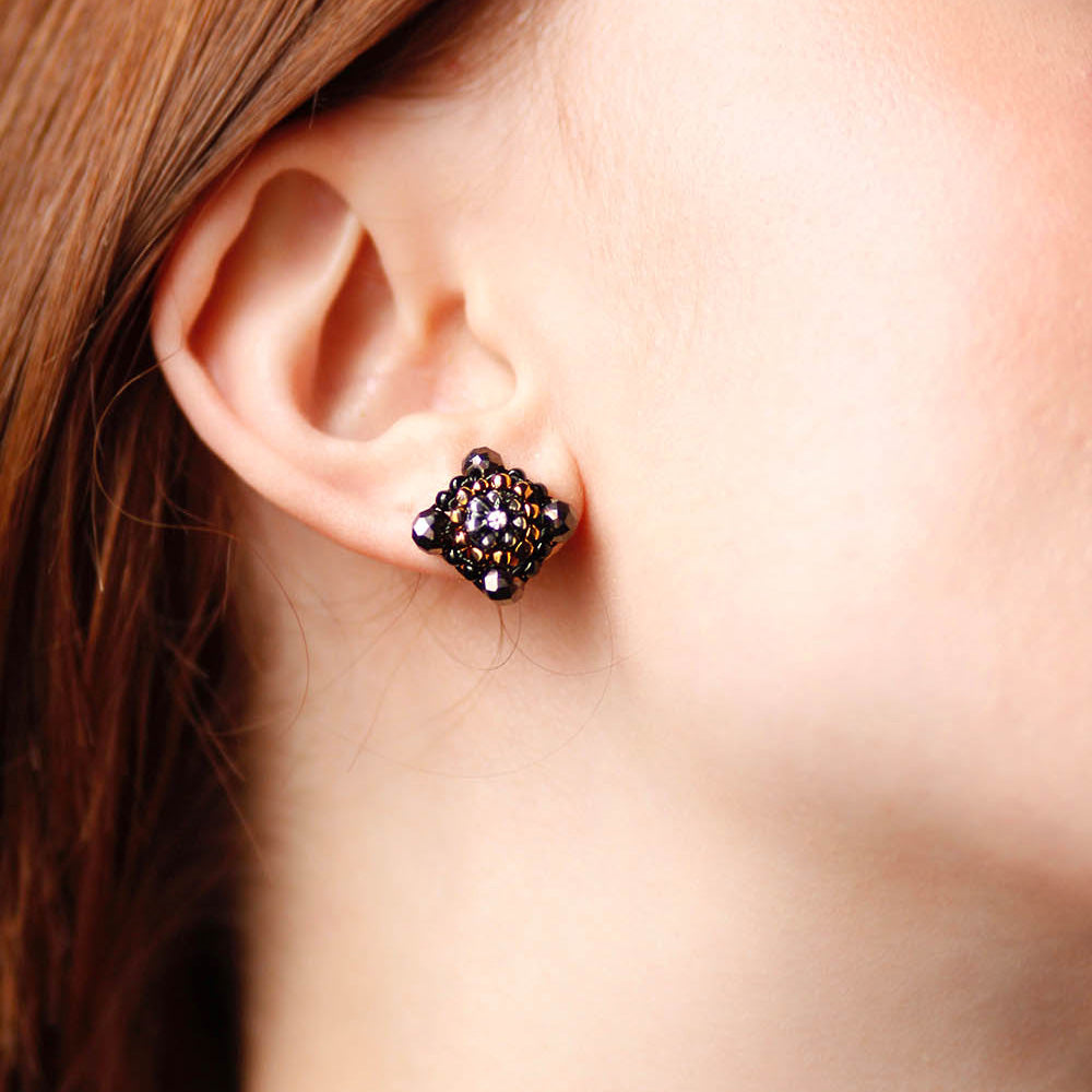 Ear studs with black swarovski pearls and bronze rocailles beads