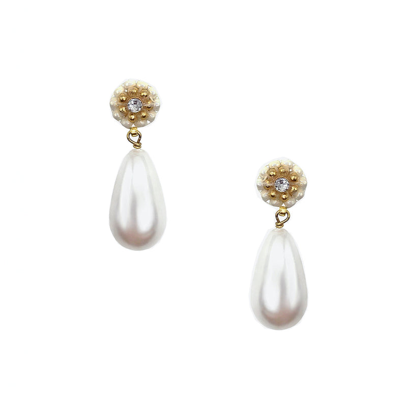 small earrings with white shell pearl drop and small golden beads - Gratisgeschenk