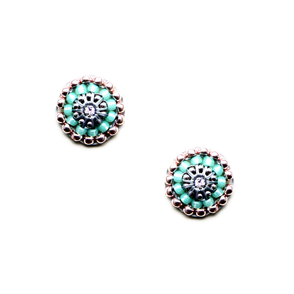 round silver earstuds made out of mintgreen and rose colored beads