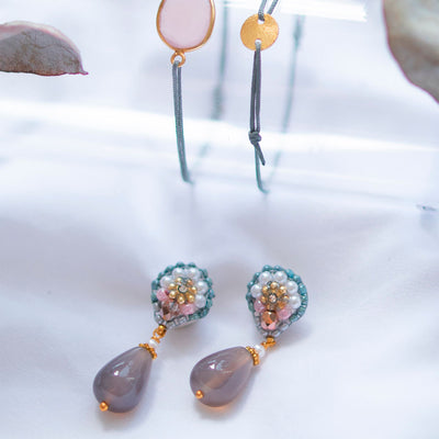 small golden earrings with taupe-coloured agate stone drop, small blue and pink beads