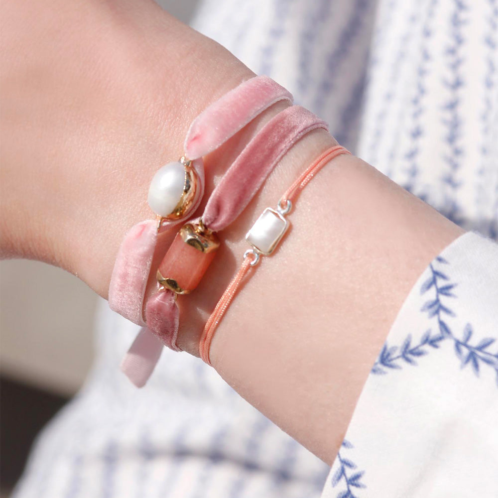 dusky pink velvet bracelet with round cream coloured freshwater pearl 