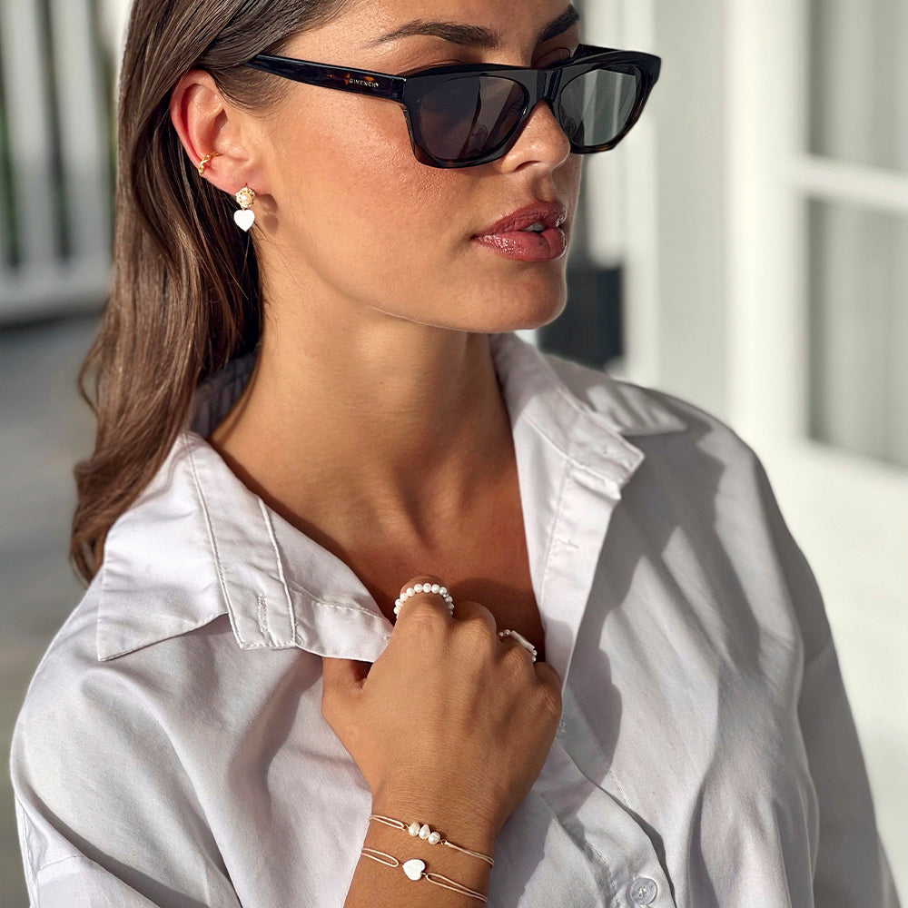Bring your grannys pearl necklace to the modern century and stlye your clean pearl jewelry like rings, bracelets and earrings in a stylish new way.