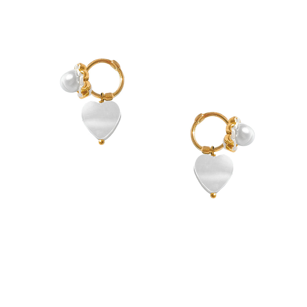 White heart earrings small and delegate with tiny pearl.