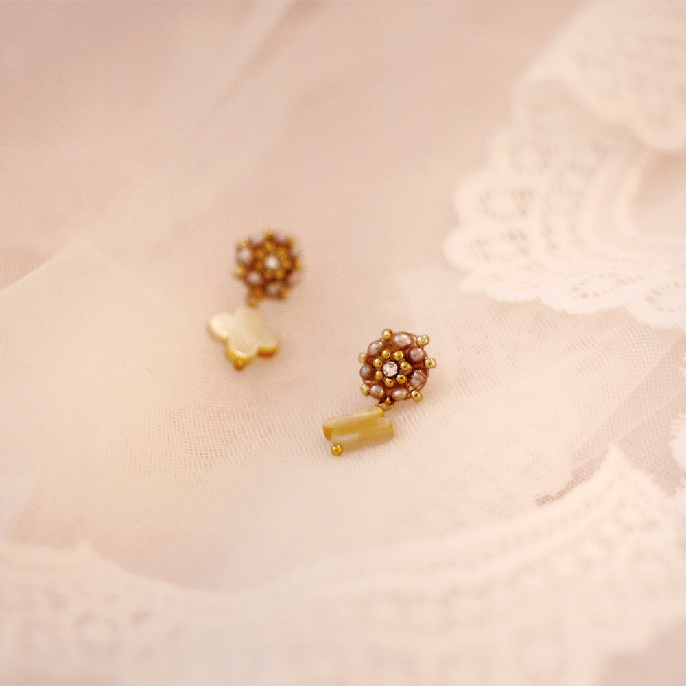 small golden earrings with flower shaped nacre pendant for flower girls