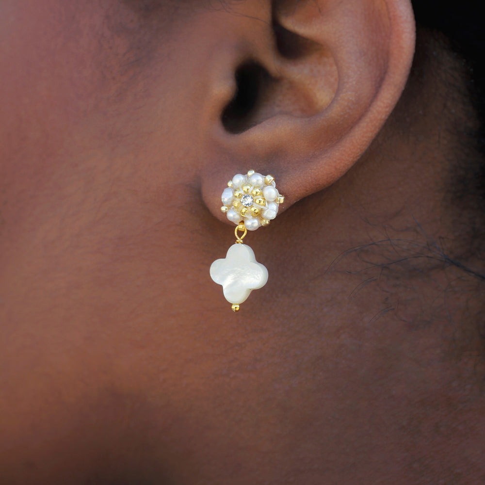 small white earrings with flower shaped nacre pendant for flower girls