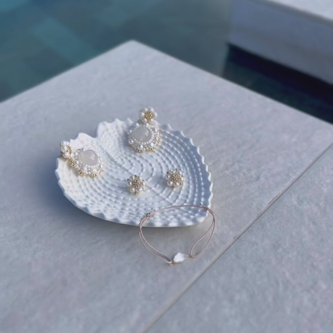Holiday jewerly from pearls and mother of pearl is waiting for you just in time to pack your beachlooks.