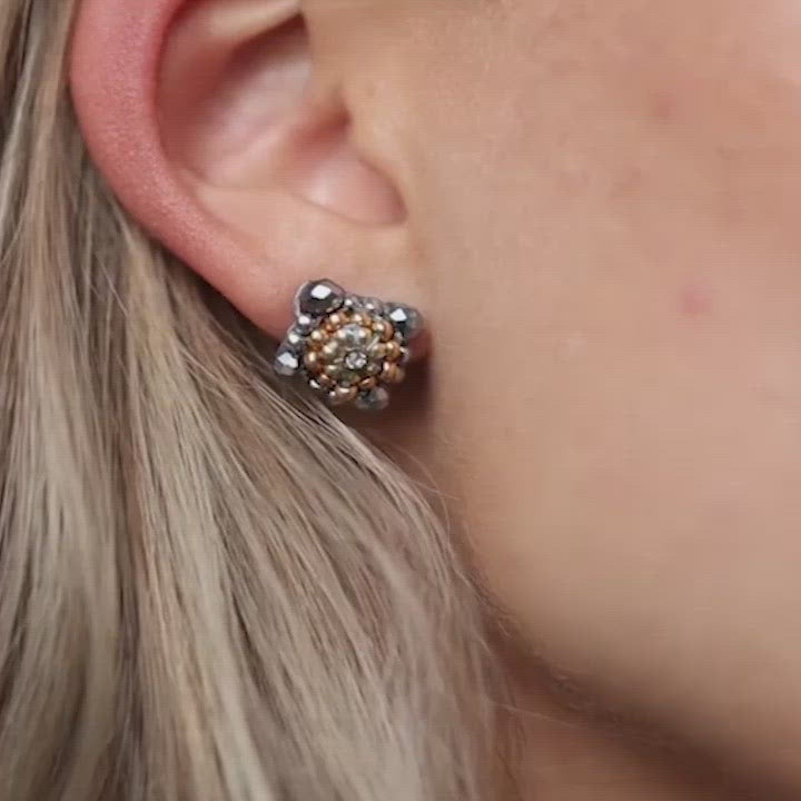 Ear studs with grey swarovski pearls and bronze rocailles beads  